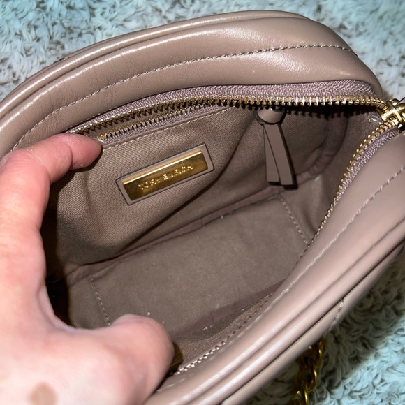 Tory Burch Kira Cross body bag gently used - Picture 4 of 8